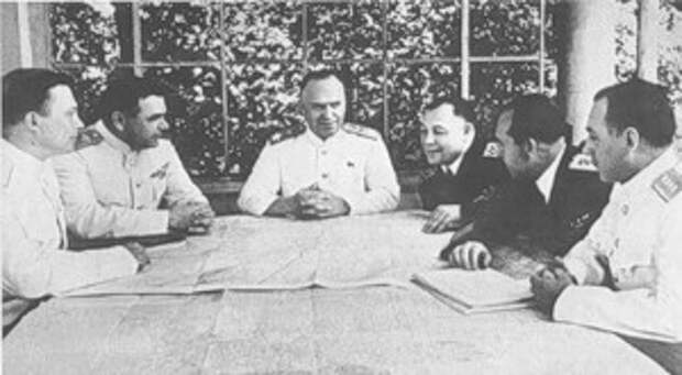 Фотобиография маршала победы Георгия Константиновича Жукова.