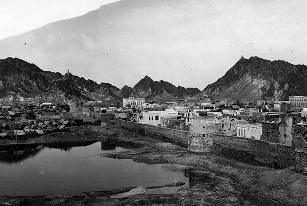Оман начала прошлого века. Но почти также он выглядел вплоть до 1970 года. Автор фото Герман Бурхардт. Источник https://vk.cc/bX9H3e