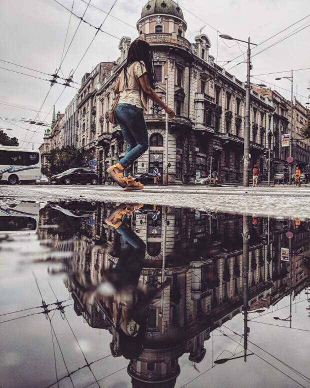 Увлечение снимками в отражениях началось с облака, которое фотограф увидел в луже прямо под своими ногами.