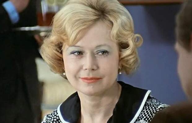 Почти 40, замужем, но: почему «Оленька» Рыжова из «Служебного романа» стала «подлой» в глазах зрителей