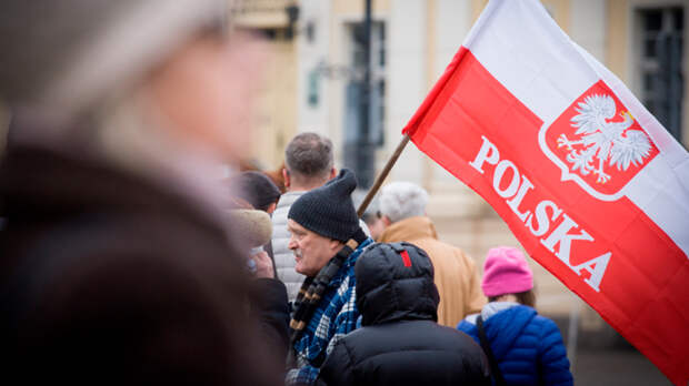 Резали русских, а теперь требуют "встать на колено". Просить ли прощения у Польши?