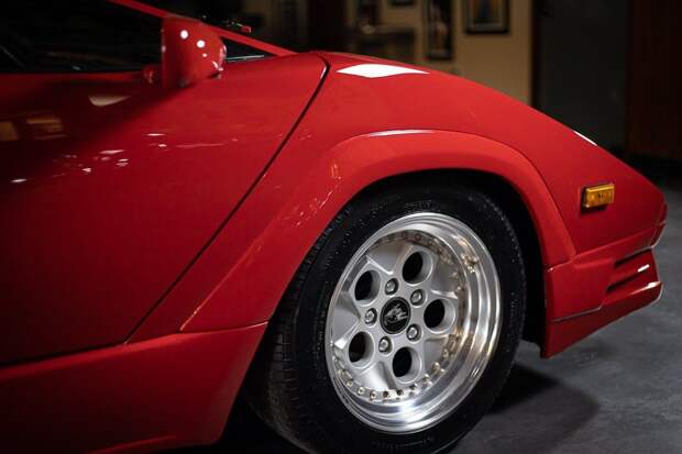 Редкий юбилейный Lamborghini Countach с минимальным пробегом