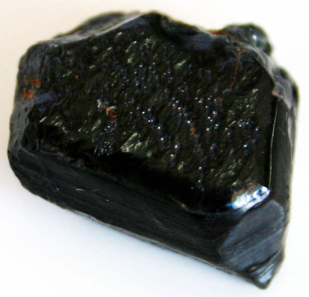 2. Серендибит (Serendibite) драгоценные камни, природа, факты