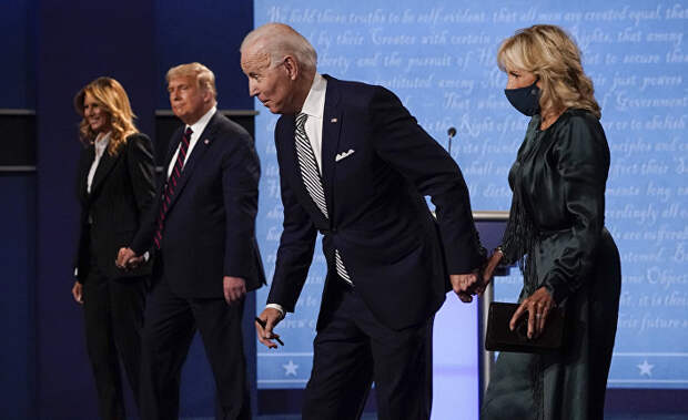 29 сентября 2020. Мелания Трамп, Дональд Трамп, Джо Байден и Джилл Байден после предвыборных дебатов в Огайо, США