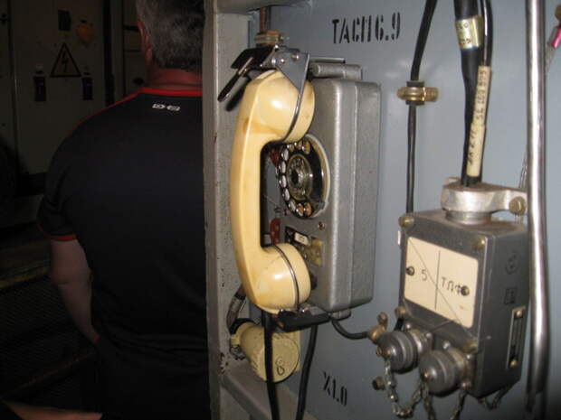 В определенных местах установлены телефоны для связи с командиром части война, ссср