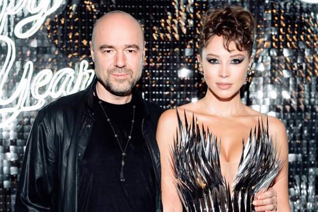 Полина Диброва сверкает на премьерных браслетах и часах