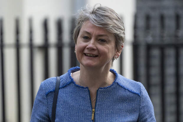 Глава МИД Британии Купер назвала невозможными переговоры с Россией при Путине