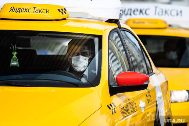 «Яндекс.Такси» взвинтил цены для пассажиров Кольцово. «Теперь средний чек 900 рублей»