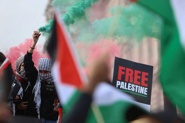 Участники протеста против боевых действий в Газе ворвались в Бруклинский музей