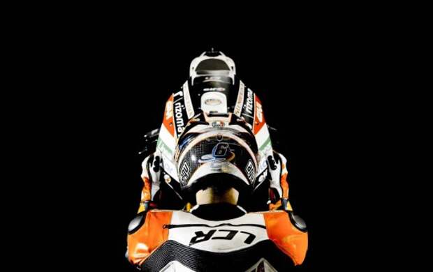 Фотографии нового дизайна команды LCR Honda  2013 со Штефанном Бредль