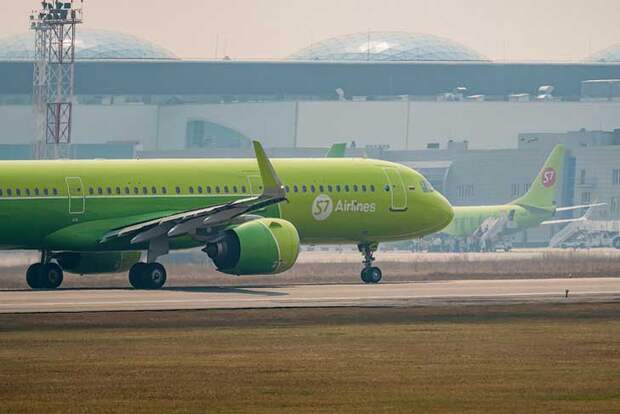 Экстренную посадку в аэропорту Толмачево совершил самолет из Бурятии