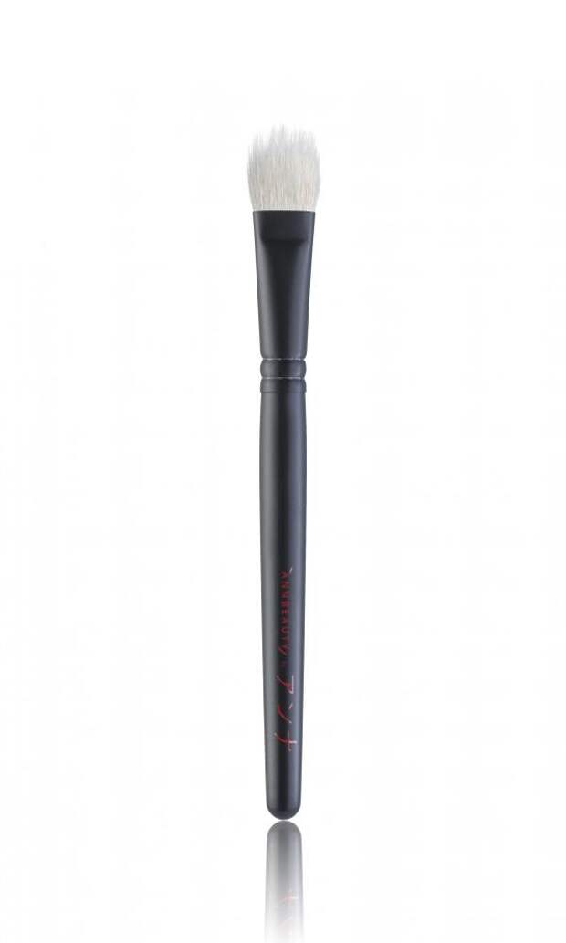 Кисть Katakana S20, AnnBeauty, 2900 руб. (annbeautystore.ru)