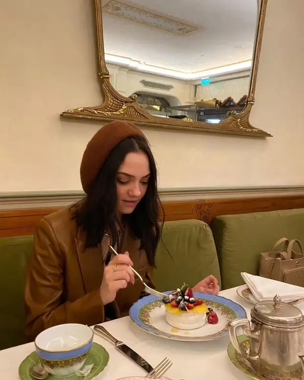 Алина Загитова показала фото без макияжа