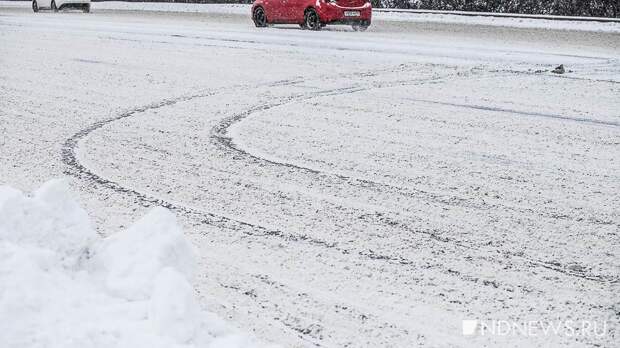 В России предложили не наказывать водителей за нарушение разметки в снегопады