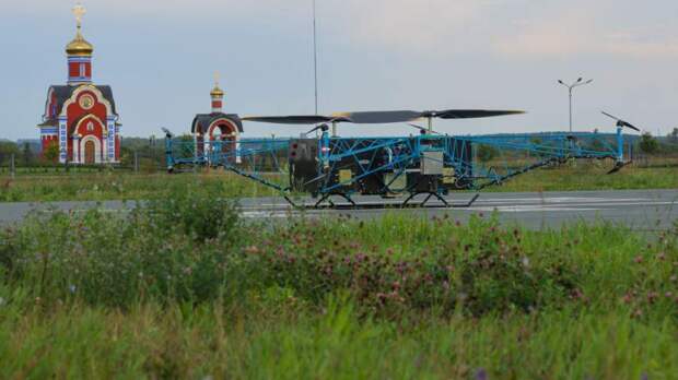 Распыляй и хозяйствуй: в РФ испытывают первый в стране «летающий трактор»