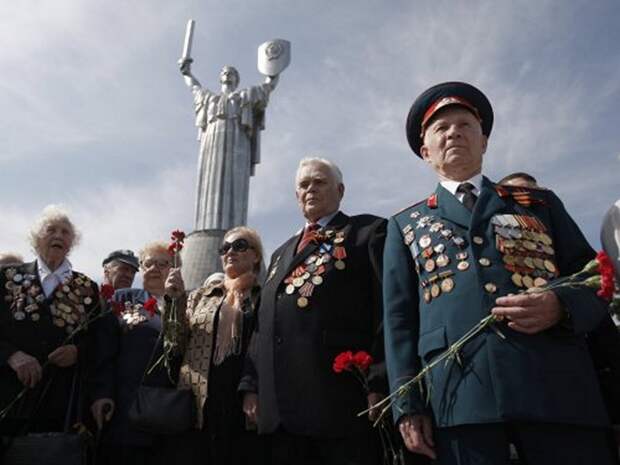 «Перековать сознание украинцев»: в Киеве нашли замену «надуманным» героям ВОВ (ФОТО)