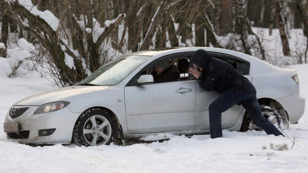 Снег по премиум-тарифу: эвакуация авто в Москве может обойтись в 12 тысяч рублей