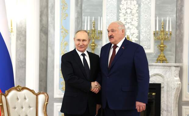 Лукашенко угостил Путина своим фирменным "антиковидным" салатом