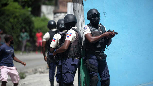 Сотрудники полиции на улице Порт-О-Пренса, Гаити - РИА Новости, 1920, 17.10.2021