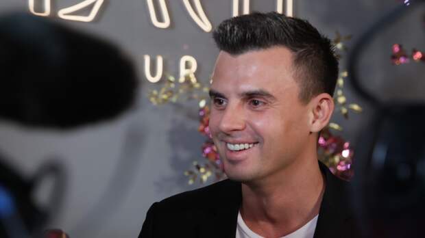 «Хочу это повторить»: солист «Иванушек» готовится к выписке жены и сына из роддома