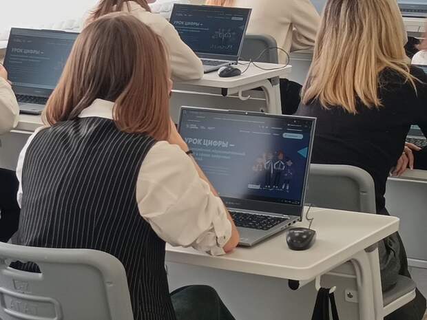 Министр цифрового развития Прокудин – школьникам: Часто бывает большое количество мошенников в играх