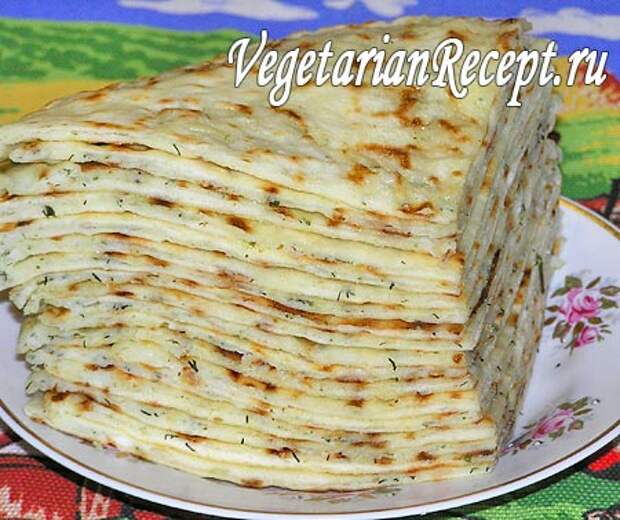 Балкарские хычины с картофелем, сыром и зеленью Балкарские хычины с картофелем, сыром и зеленью