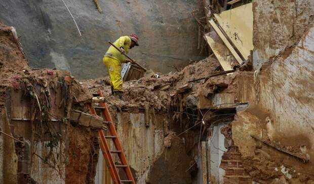 Число погибших от ливней и оползней в Бразилии превысило 90