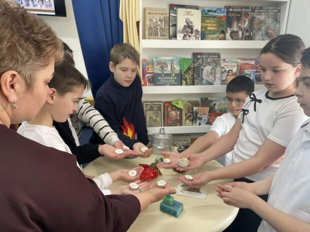 В Детской модельной библиотеке почтили память юных героев-антифашистов