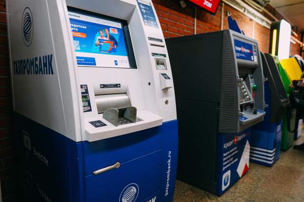 «И до этого всё напоминало танцы с бубнами». Как не оказаться без денег за границей: Union Pay уже не поможет