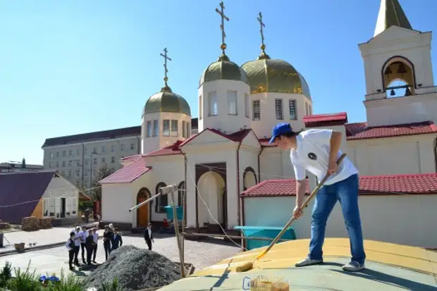 В чечне есть церкви. Православная Церковь в Грозном. Храм в Грозном. Центральный православный храм в Грозном. Православный храм в Аргуне.