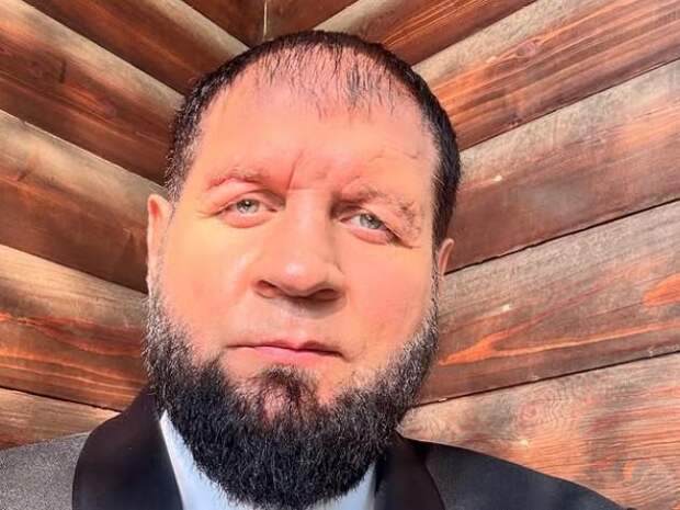 Александр Емельяненко снова развелся с Полиной