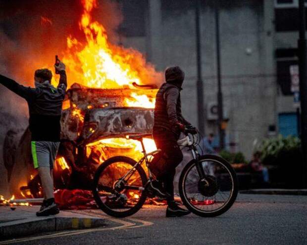 Великобритания на грани? Даже когда мир следит за Венесуэлой