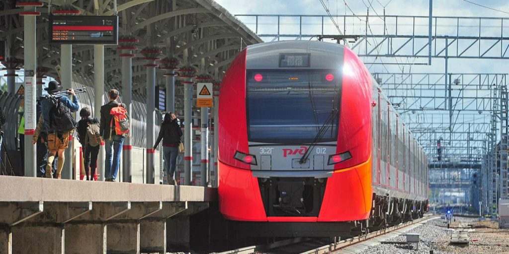 Собянин отметил необходимость увеличения числа пригородных электричек Фото: mos.ru
