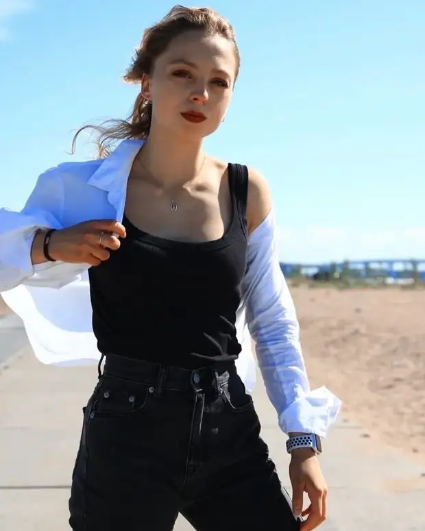 Алина Загитова показала фото без макияжа