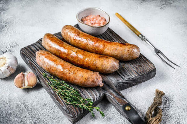Нежная, сочная и ароматная куриная колбаса. \ Фото: geekrobocook.com.