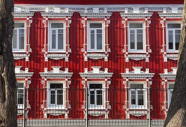 Резьба по дереву имитирует стиль барокко в доме вологодского купца. forumhouse.ru. / © Иван Хафизов.