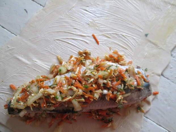 Пирог из слабосолёной селёдки с овощами - удивительный рецепт