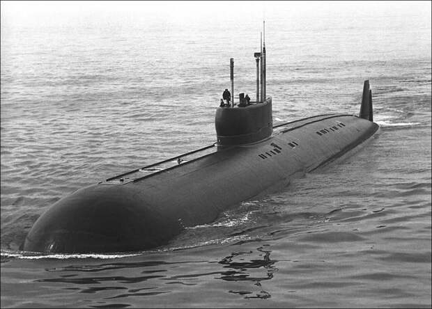 Тут есть некоторые нюансы. С одной стороны, неокрепшим умам "независимые авторы" втирают, что собственное оружие о-го-го! а у потенциального супостата - тьфу и растереть.