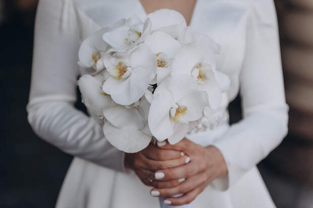 Флорист Тарасова посетовала использовать розы в букете для невесты с аллергией