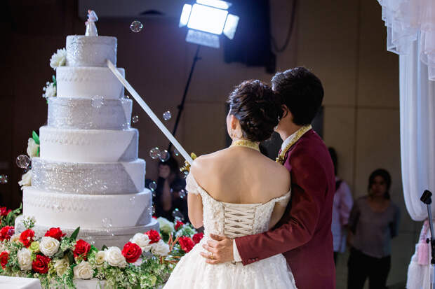 Пьяный жених уснул после свадьбы и лишился подарков на 850 тысяч рублей