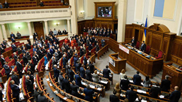 Депутаты на заседании Верховной рады Украины в Киеве. Архивное фото