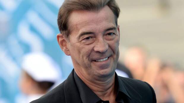 «Я приехал в отцовской шинели»: как бедность и предательство брата закалили Николая Добрынина и привели к славе