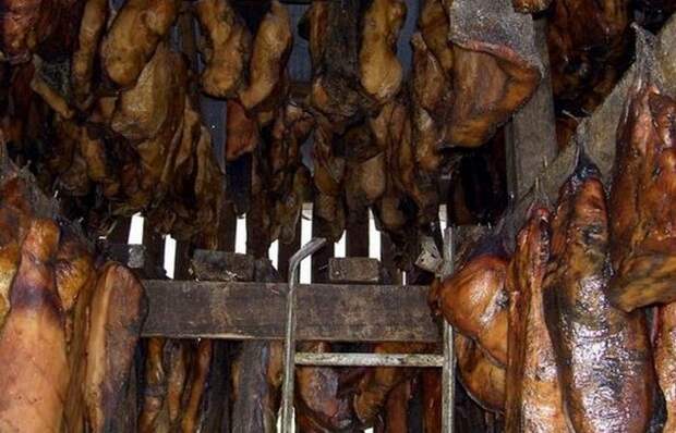 Просушка мяса в Исландии./фото: thevintagenews.com