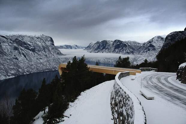 Aurland Lookout: полёт над горами в Норвегии