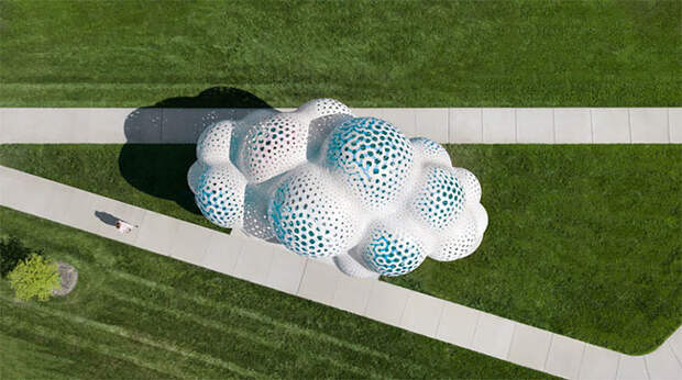 Столпы мечтаний: воздушная шарообразная скульптура из 3564-х частей
