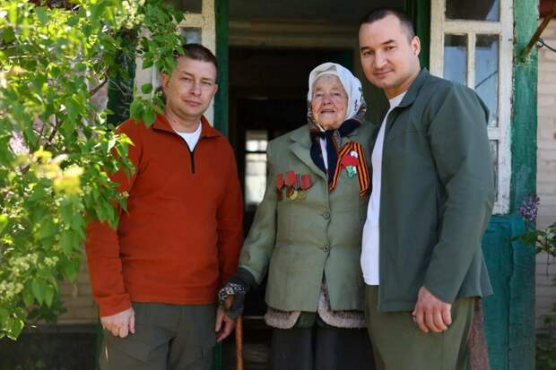 Ринат Садыйков Җиңү көне алдыннан Лисичанск һәм Рубежноеда ветераннар белән очрашты