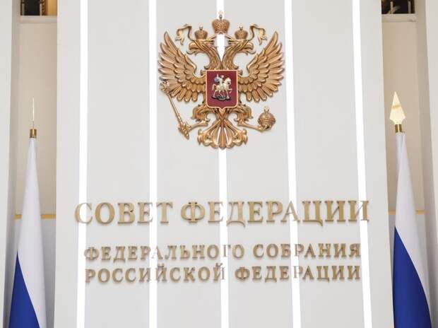 Косачев назвал «кривлянием» указ Зеленского о параде в Москве