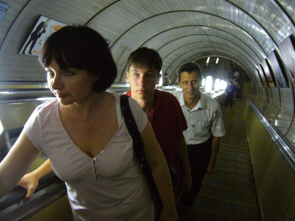 2017 год в метро. Метро летом. Москва лето метро. Московское метро летом. Обычные женщины в метро Москвы.