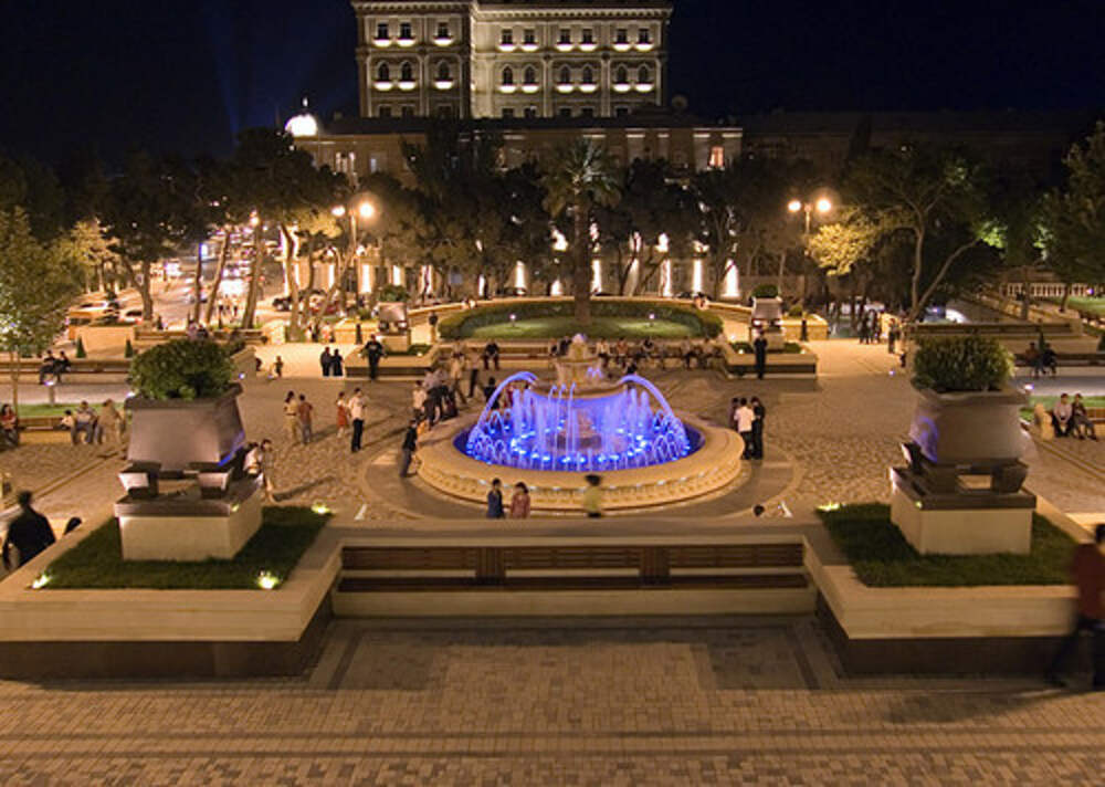 Парк азербайджан. Парк Баку. Парк Низами в Баку. Гянджа Азербайджан фонтаны. Парк Сахил в Баку.