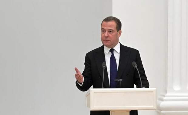 Медведев: Германия не имеет достаточной правовой основы для своего существования